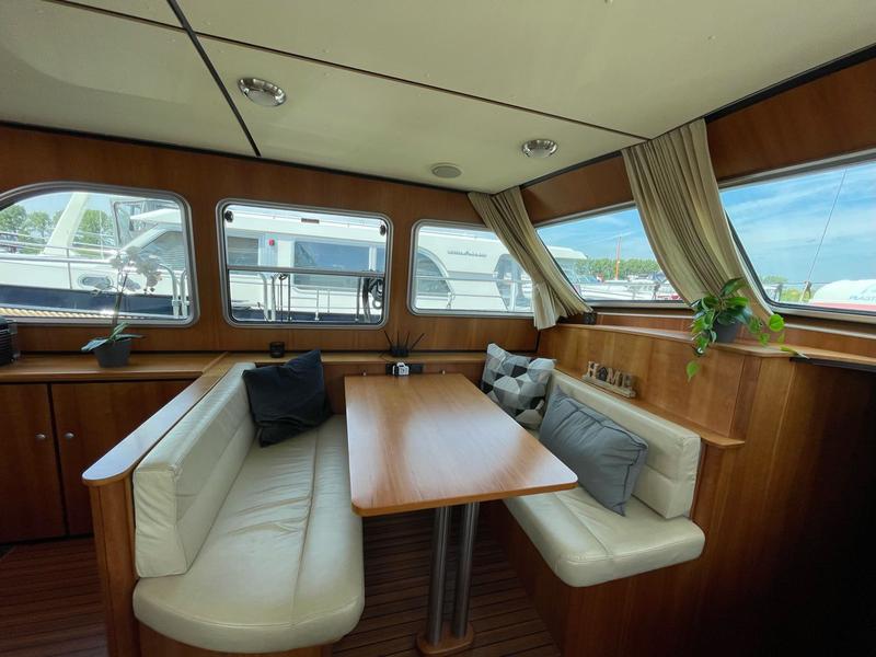 Book yachts online - motorboat - Linssen Grand Sturdy 40.9 AC - Abuela - rent