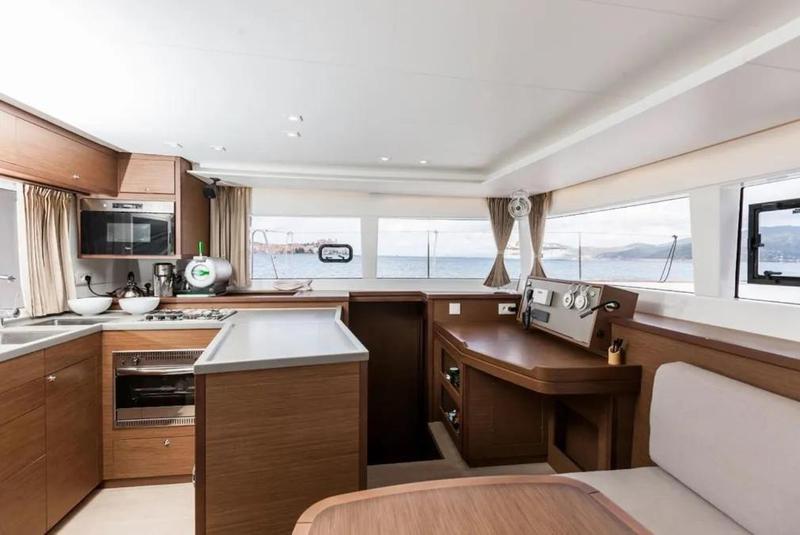 Book yachts online - catamaran - Lagoon 450  Flybridge - SILICIA  - rent