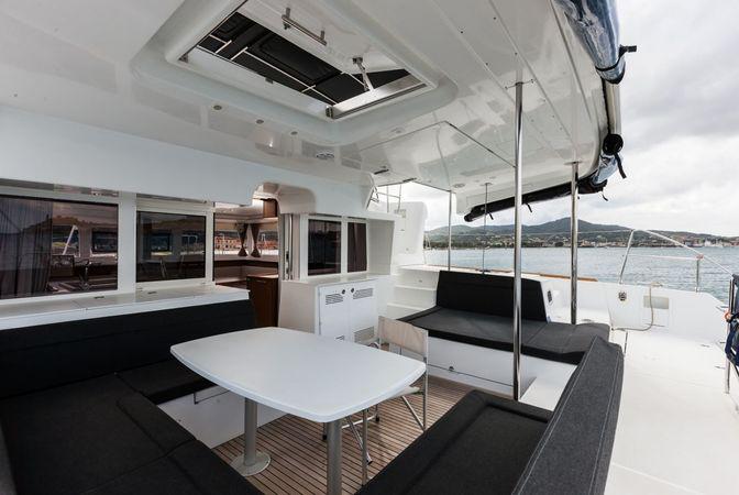 Book yachts online - catamaran - Lagoon 450  Flybridge - SILICIA  - rent