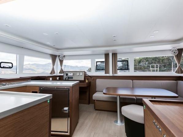 Book yachts online - catamaran - Lagoon 450  Flybridge - SILICIA  - rent