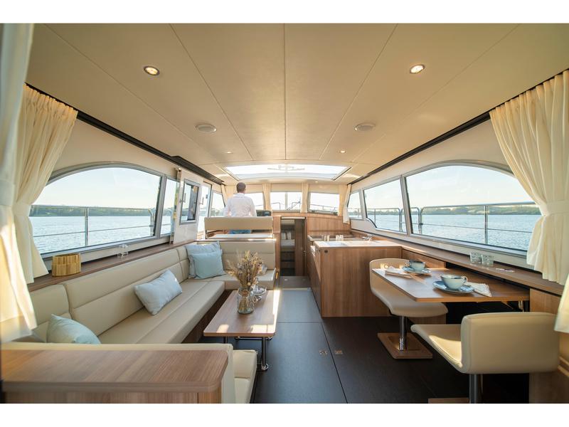 Book yachts online - motorboat - Linssen Grand Sturdy 45.0 AC - Raya - rent