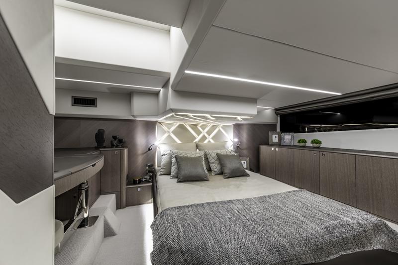 Book yachts online - motorboat - Galeon 440 Fly - FGstar Mini - rent