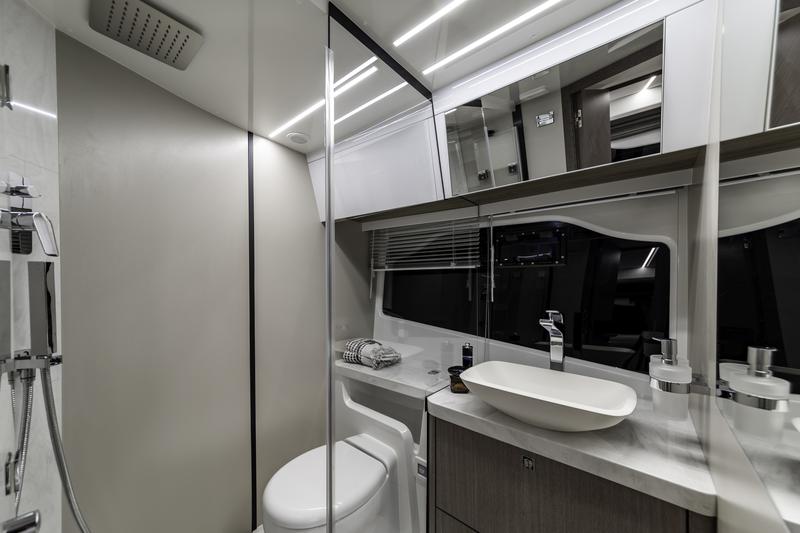 Book yachts online - motorboat - Galeon 440 Fly - FGstar Mini - rent