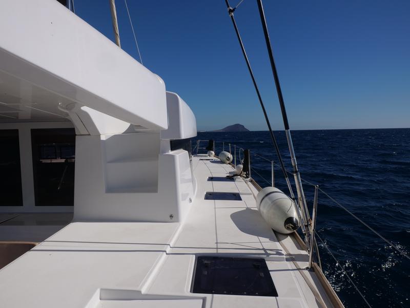 Book yachts online - catamaran - Lagoon 52F - Mercurey - rent
