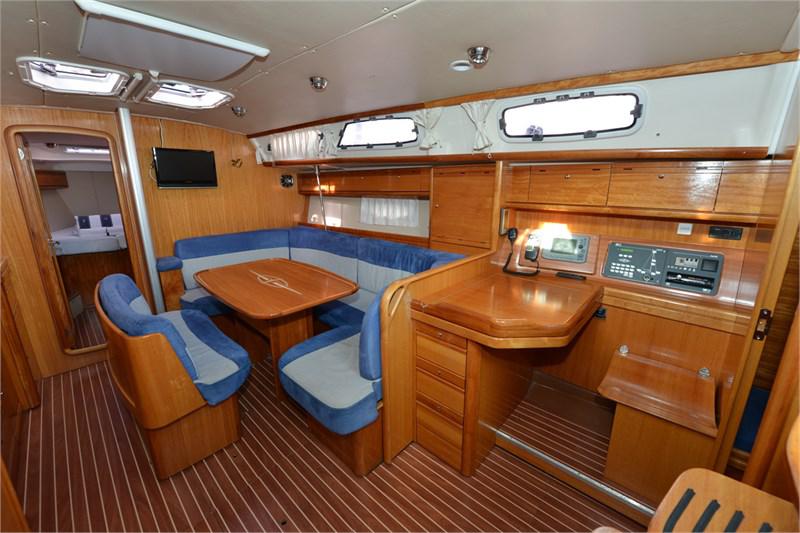 Book yachts online - False - Bavaria 40 Cruiser (3Cab) - Fenix I - rent