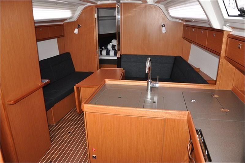 Book yachts online - False - Bavaria Cruiser 37 (3Cab) - Eneja - rent