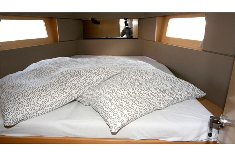 Book yachts online - False - Oceanis 38 (3Cab) - Olli - rent