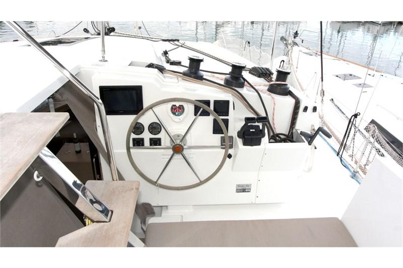 Book yachts online - False - Lucia 40 (3Cab) - Makohela - rent