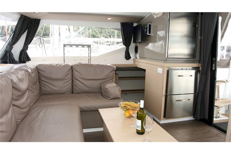 Book yachts online - False - Lucia 40 (3Cab) - Makohela - rent