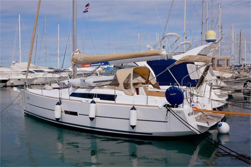 Book yachts online - False - Dufour 350 Grand Large (3Cab) - Navita - rent