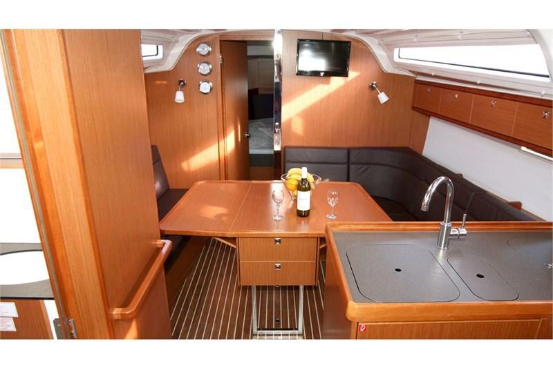 Book yachts online - False - Bavaria Cruiser 37 (3Cab) - Bibi - rent