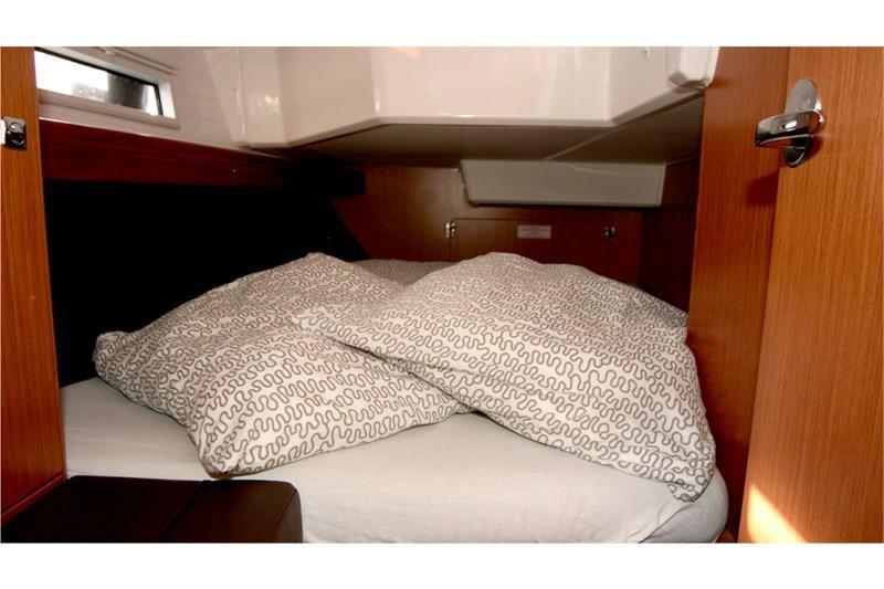 Book yachts online - False - Bavaria Cruiser 37 (3Cab) - Bibi - rent