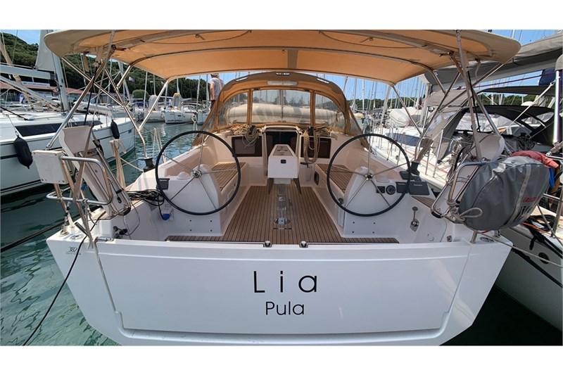Book yachts online - False - Dufour 382 Grand Large (2Cab) - Lia - rent
