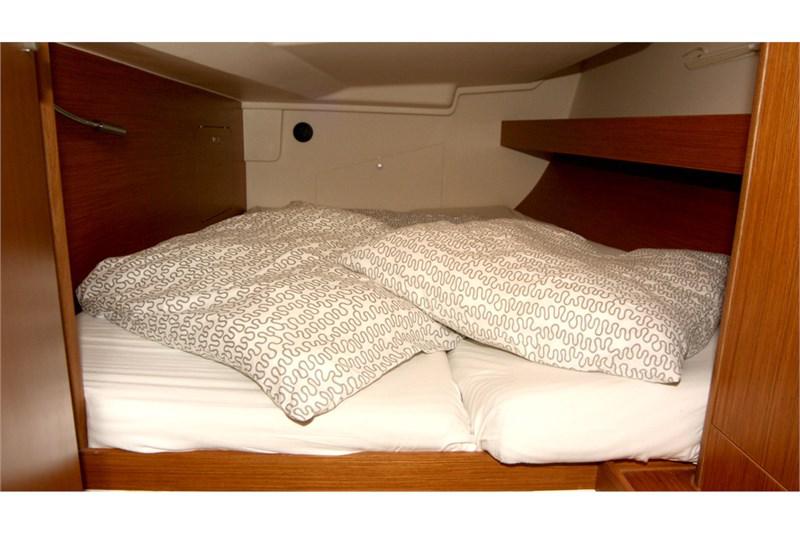 Book yachts online - False - Dehler 42 (3Cab) - Vivid - rent