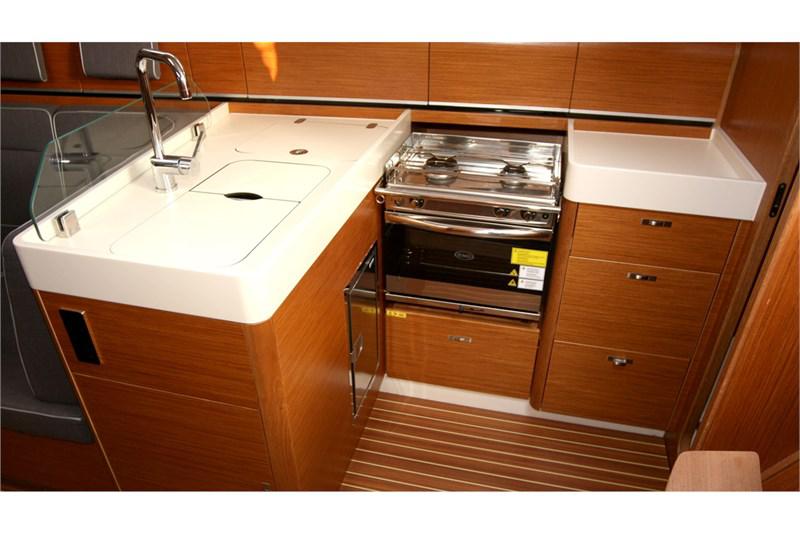 Book yachts online - False - Dehler 42 (3Cab) - Vivid - rent