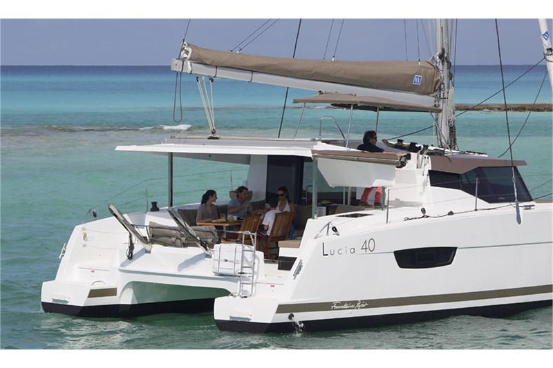 Book yachts online - False - Lucia 40 (4Cab) - Leon - rent
