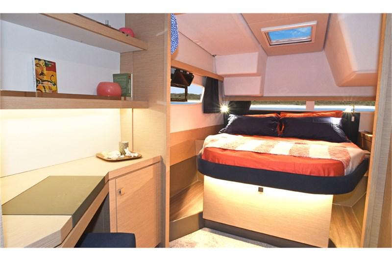 Book yachts online - False - Lucia 40 (4Cab) - Leon - rent