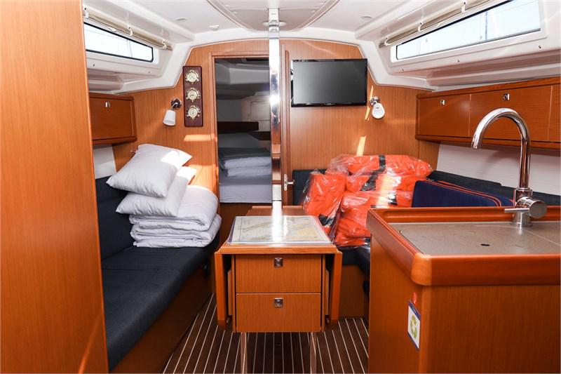Book yachts online - False - Bavaria Cruiser 34 (3cab) - Aria - rent