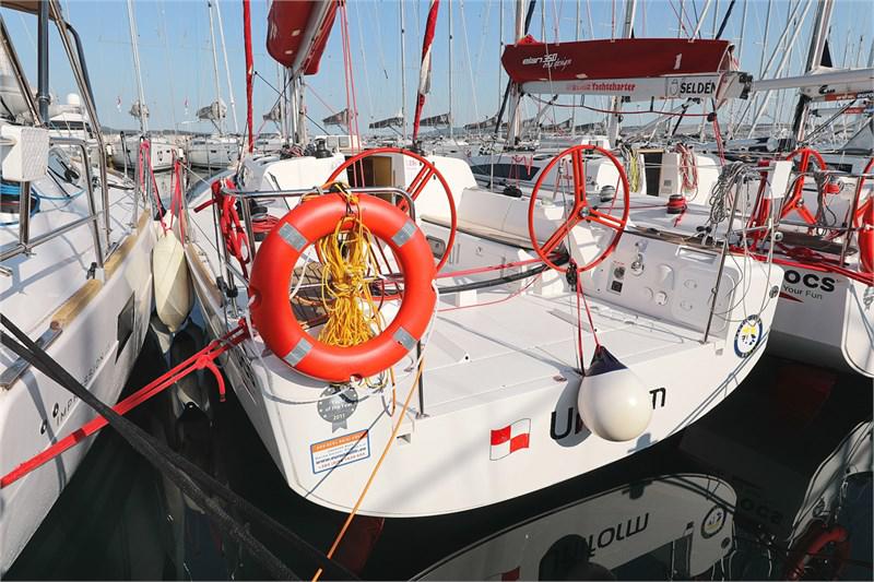 Book yachts online - False - Elan 350 - Uniform - rent