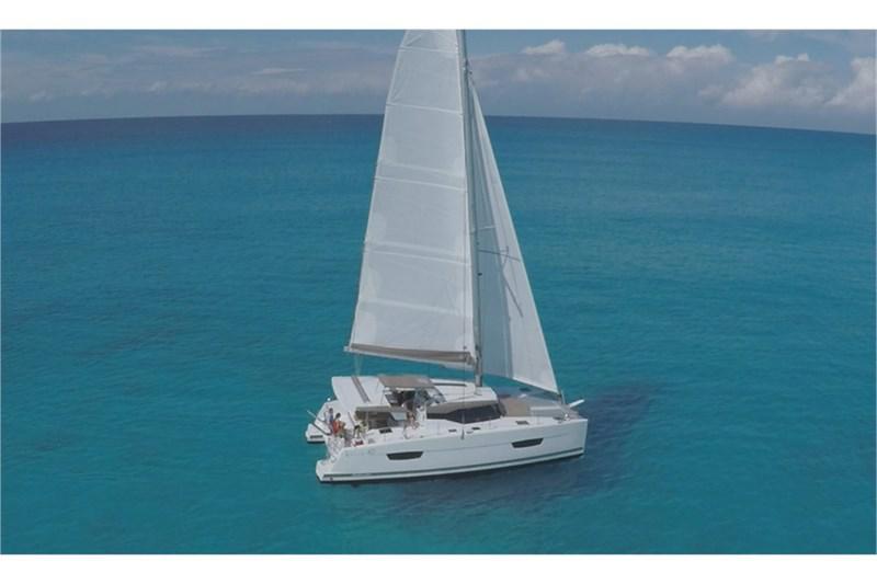 Book yachts online - False - Lucia 40 (4Cab) - Luna Rossa II - rent