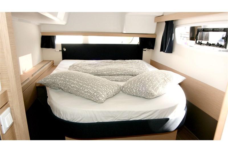 Book yachts online - False - Lucia 40 (4Cab) - Luna Rossa II - rent