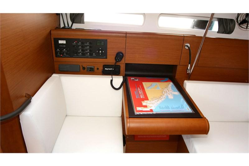 Book yachts online - False - Sun Odyssey 419 (3Cab) - Mira - rent