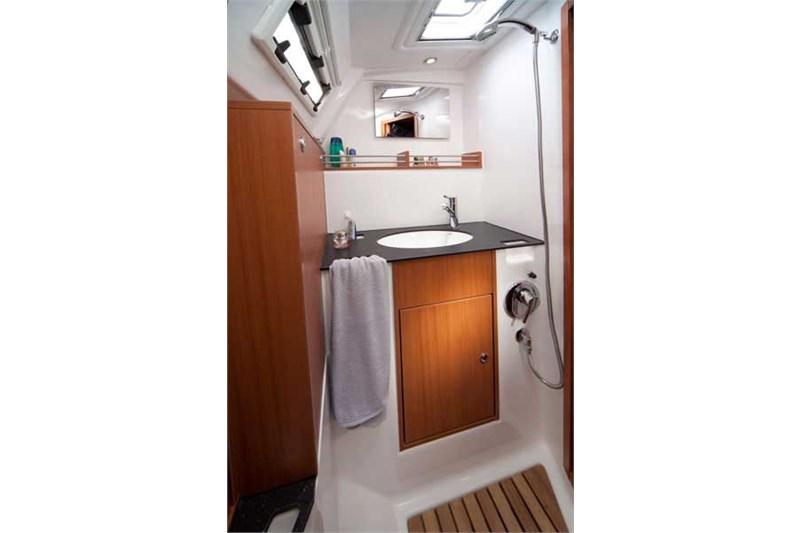 Book yachts online - False - Bavaria Cruiser 36 (3Cab) - Zenith III - rent