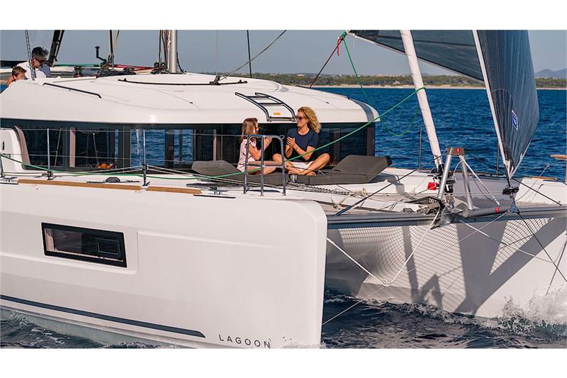 Book yachts online - False - Lagoon 40 (4+2Cab) - Vaiana - rent