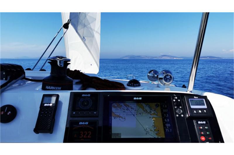 Book yachts online - False - Lagoon 40 (4+2Cab) - Vaiana - rent