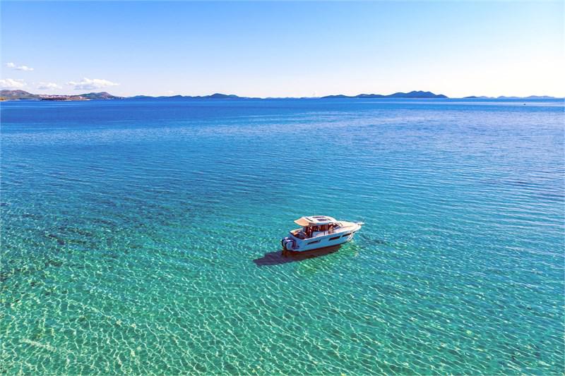 Book yachts online - False - Merry Fisher 855 - Dobrila - rent