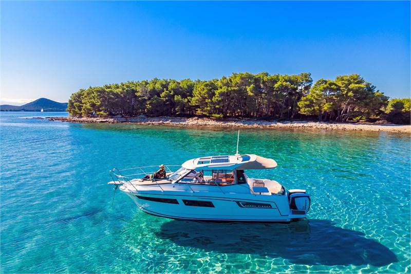 Book yachts online - False - Merry Fisher 855 - Dobrila - rent