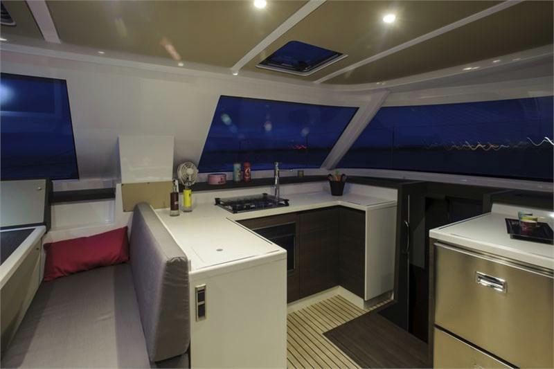 Book yachts online - False - Nautitech Open 40 (4Cab) - Golden Delicious - rent