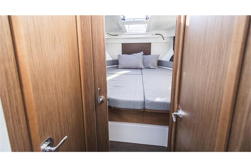 Book yachts online - False - Antares 9 OB - Lolo - rent