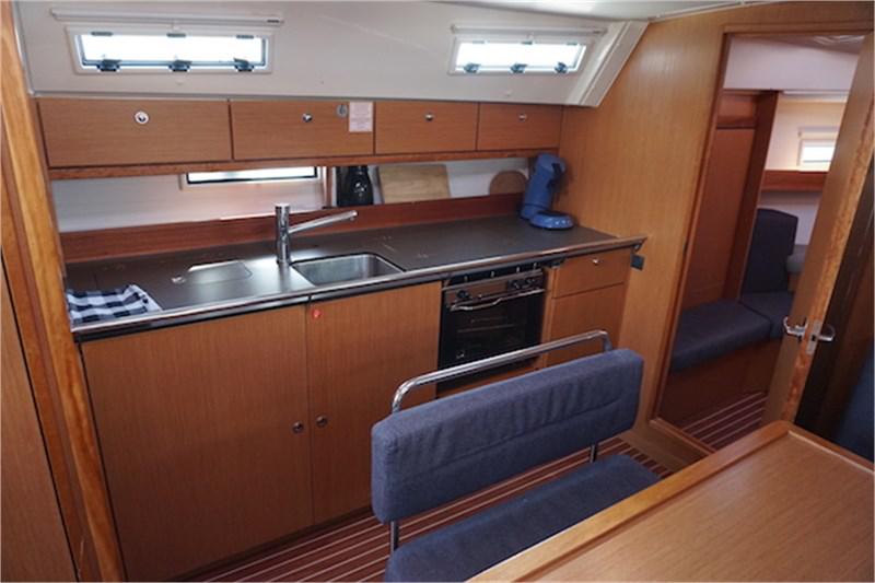 Book yachts online - False - Bavaria Cruiser 40 (3Cab) - Santiano - rent