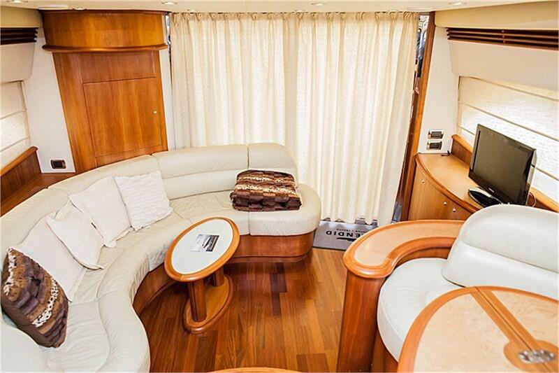 Book yachts online - False - Cranchi M 44 HT - Medusa - rent