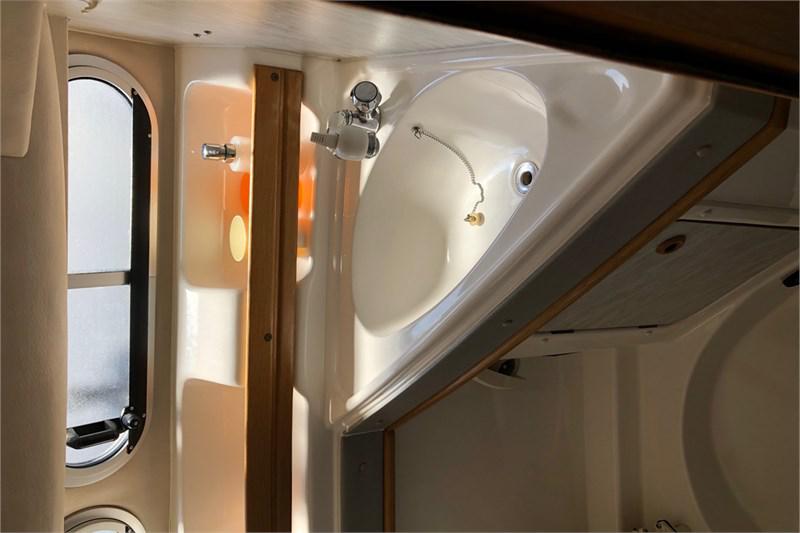 Book yachts online - False - Sealine 320 Flybridge - Saline - rent