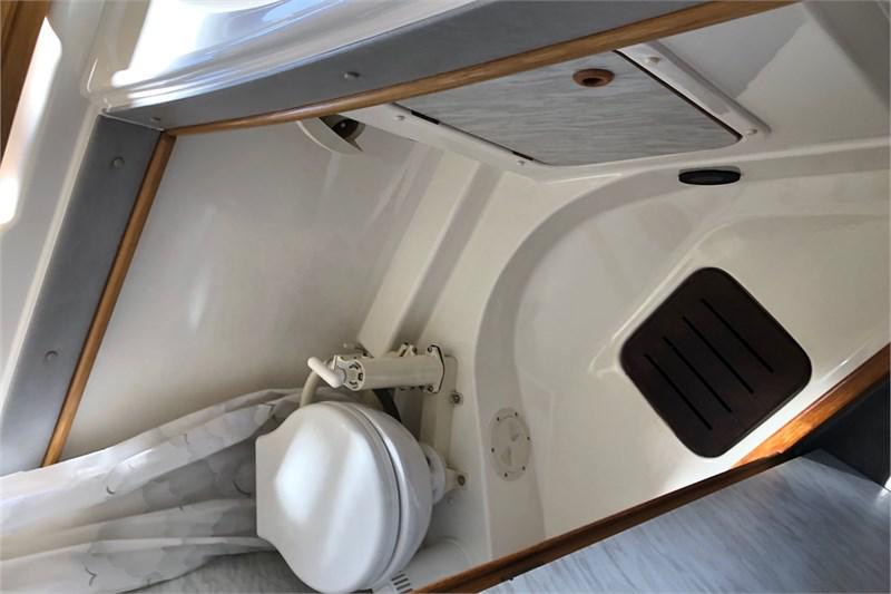 Book yachts online - False - Sealine 320 Flybridge - Saline - rent