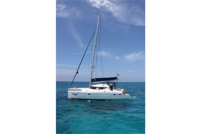 Book yachts online - False - LAVEZZI 40 (4Cab) - Alboran Kupela (Cienfuegos) - rent