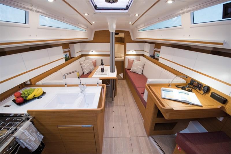 Book yachts online - False - Elan E4 - Twitter - rent