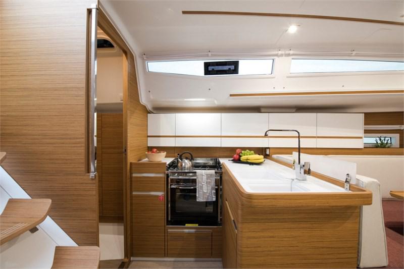 Book yachts online - False - Elan E4 - Twitter - rent