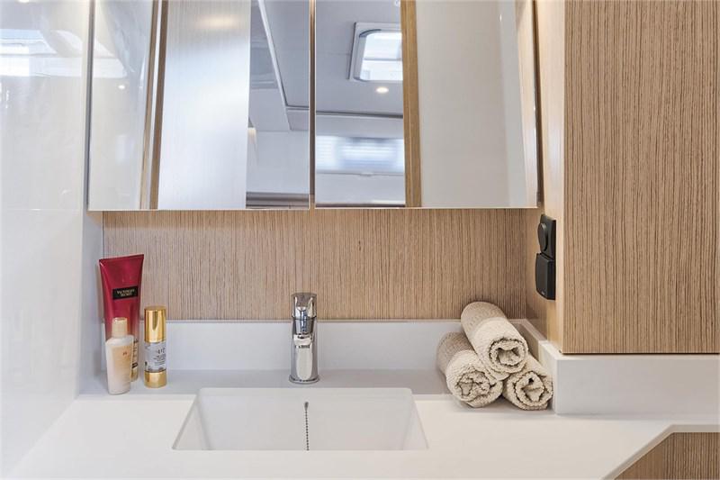 Book yachts online - False - Bavaria C45 (5Cab) - Bella - rent