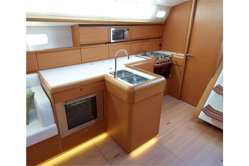 Book yachts online - False - Sun Odyssey 519 (5Cab) - Alboran Grappa (Radazul) - rent
