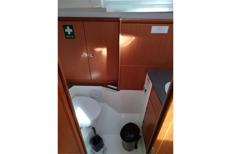 Book yachts online - False - Bavaria Cruiser 37 (3Cab) - Sea Hope - rent