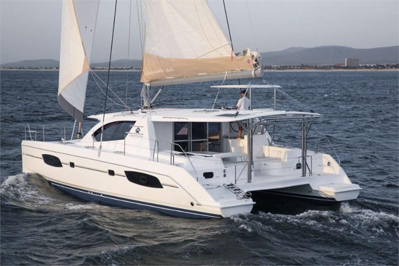 Book yachts online - False - Leopard 44 (4Cab) - La Luna (Radazul) - rent