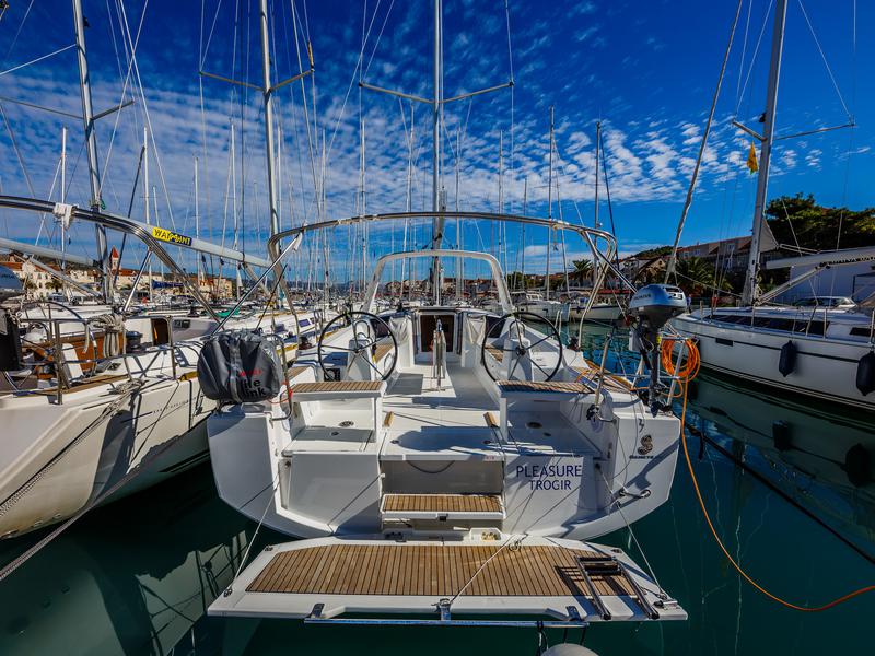 Book yachts online - sailboat - Oceanis 38.1 - Pleasure - rent