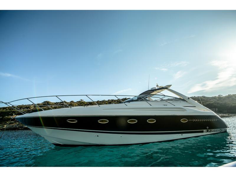 Book yachts online - motorboat - Sunseeker Portofino 40 - Maxim - rent