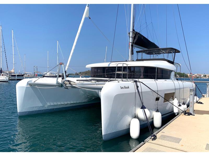 Book yachts online - catamaran - Lagoon 42 - Sea Hawk - rent