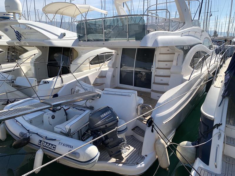 Book yachts online - motorboat - Majesty 50 Fly - Korina - rent