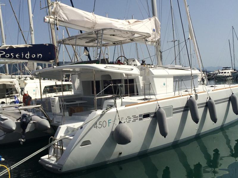 Book yachts online - catamaran - Lagoon 450  Flybridge - Odysseus - rent
