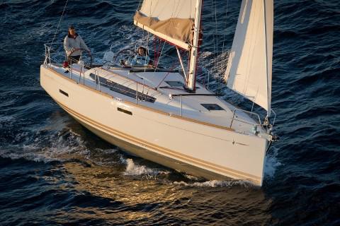 Book yachts online - sailboat - Sun odyssey 379 - Salsa (GPS in cockpit, bowthruster, solar panels) - rent
